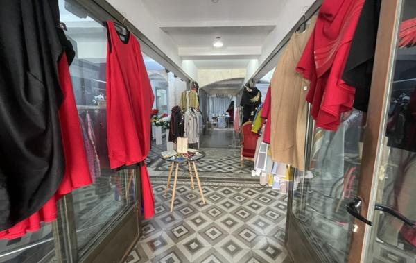 Vente Local commercial mûrs commerciaux LIBRES Aigues-mortes