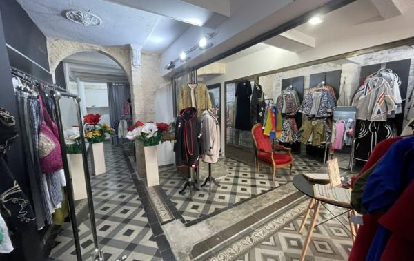 Vente Local commercial mûrs commerciaux LIBRES Aigues-mortes