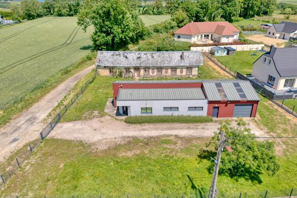 Aux portes d'Etretat : local artisanal/bureau/commerce et maison à rénover