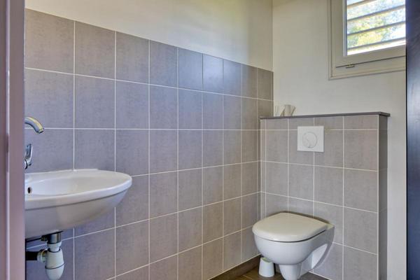 Aux portes d'Etretat : local artisanal/bureau/commerce et maison à rénover