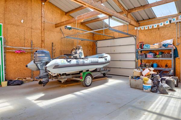 Aux portes d'Etretat : local artisanal/bureau/commerce et maison à rénover