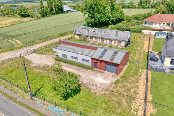 Aux portes d'Etretat : local artisanal/bureau/commerce et maison à rénover