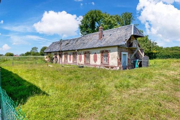 Aux portes d'Etretat : local artisanal/bureau/commerce et maison à rénover
