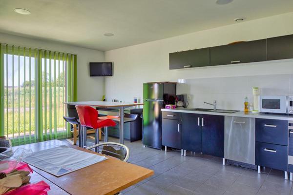 Aux portes d'Etretat : local artisanal/bureau/commerce et maison à rénover