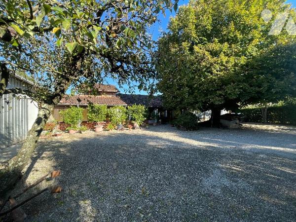 Maison T4 avec plus de 1 hectare de terrain et dépendances