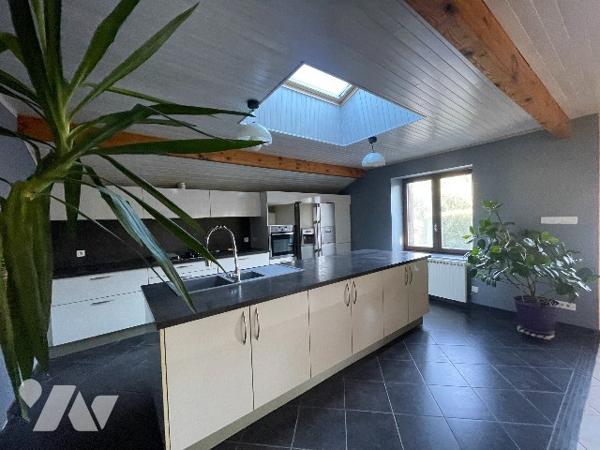 Maison T4 avec plus de 1 hectare de terrain et dépendances