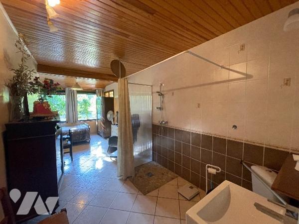 Maison T4 avec plus de 1 hectare de terrain et dépendances