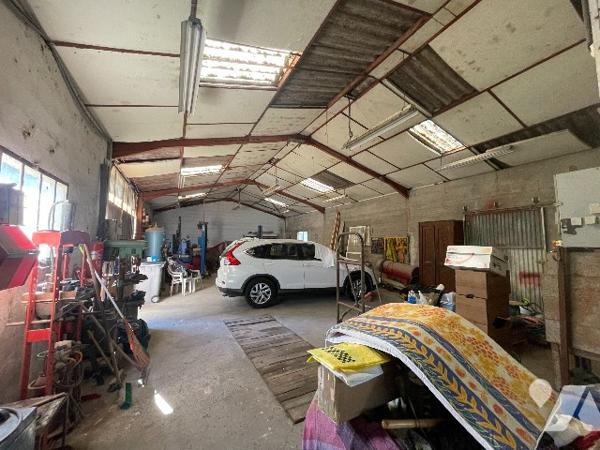 Maison T4 avec plus de 1 hectare de terrain et dépendances