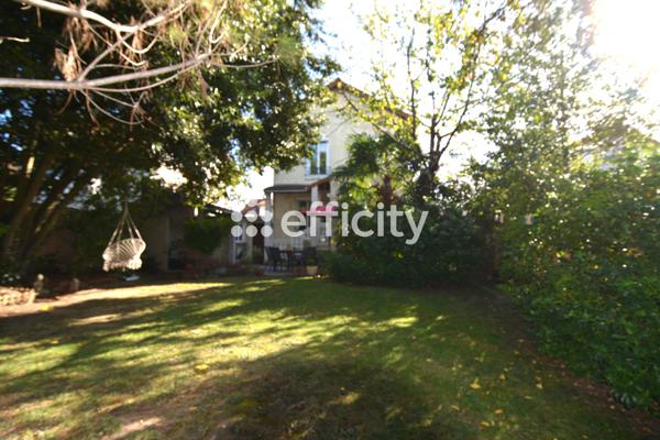 Maison
         4 pièces
        - 78 m² 321 000 € *