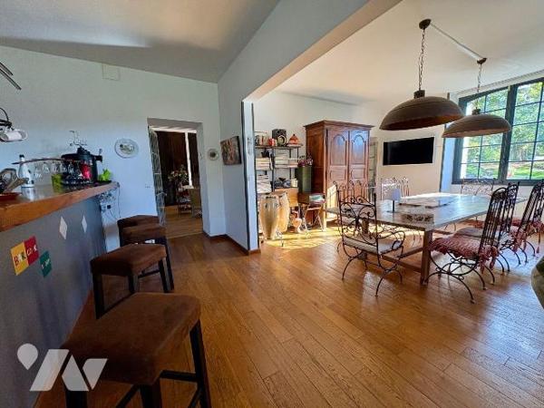 Appartement d'exception au coeur d'un château ? 233 m² et 8 hectares de nature
Dans un cadre r...