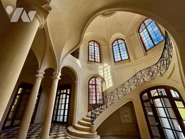 Appartement d'exception au coeur d'un château ? 233 m² et 8 hectares de nature
Dans un cadre r...