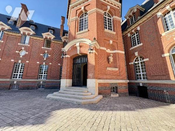 Appartement d'exception au coeur d'un château ? 233 m² et 8 hectares de nature
Dans un cadre r...