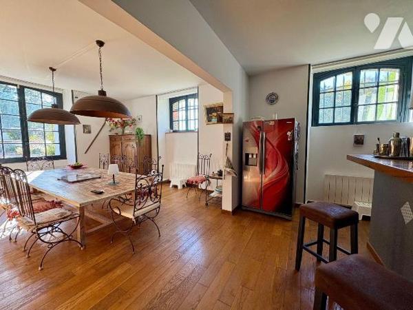 Appartement d'exception au coeur d'un château ? 233 m² et 8 hectares de nature
Dans un cadre r...