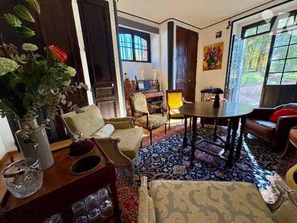 Appartement d'exception au coeur d'un château ? 233 m² et 8 hectares de nature
Dans un cadre r...