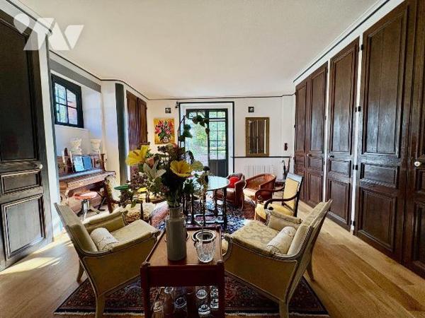 Appartement d'exception au coeur d'un château ? 233 m² et 8 hectares de nature
Dans un cadre r...