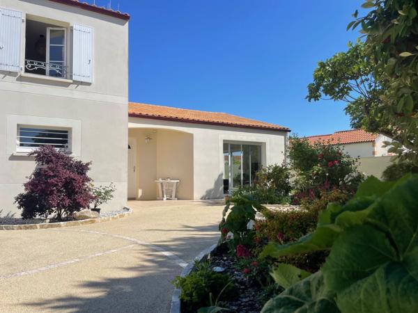 Vente Maison La rochelle 475 000 € HAI - 163 m2 - 4 Chambres - Réf. VM1176-TERREETMER17_