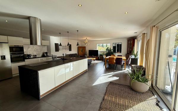 Maison à vendre    5 pièces •  Joyeuse