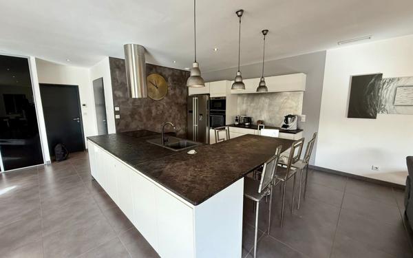 Maison à vendre    5 pièces •  Joyeuse