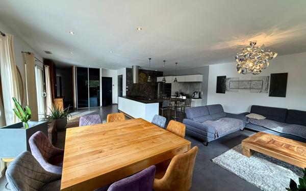 Maison à vendre    5 pièces •  Joyeuse