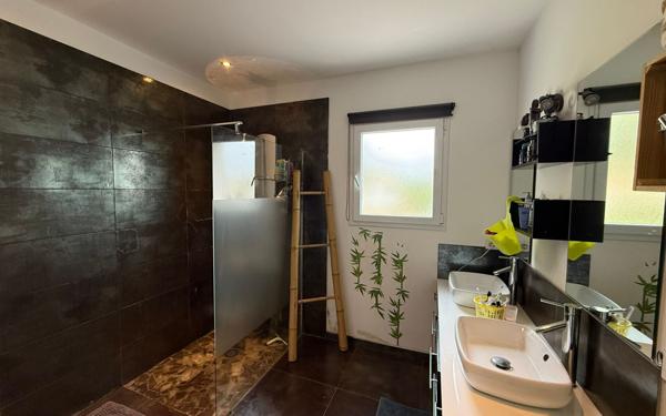 Maison à vendre    5 pièces •  Joyeuse