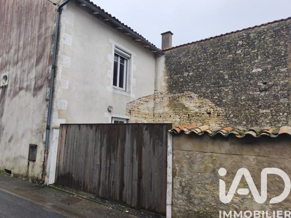 Maison à vendre 3 pièces 85 m² Sauzé-Vaussais
