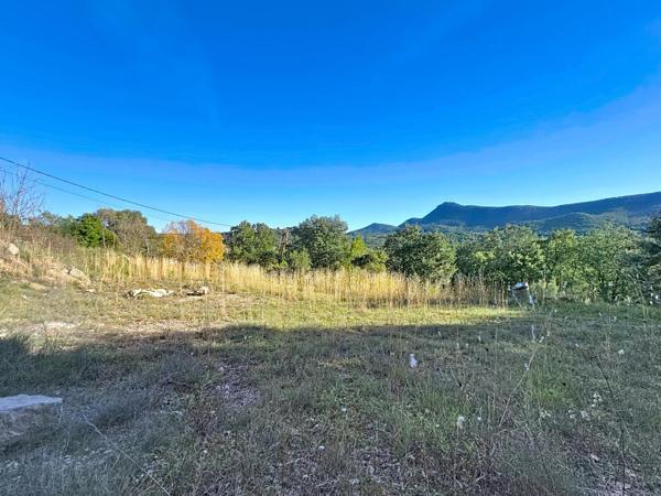 Construction hors d'eau hors d'air dans un cadre idyllique avec vue dégagée et dominante