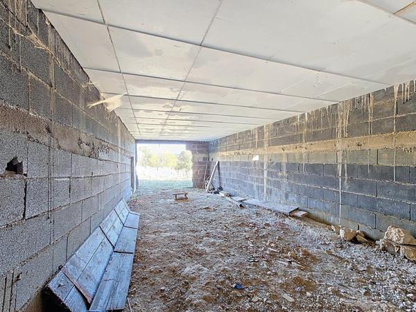 Construction hors d'eau hors d'air dans un cadre idyllique avec vue dégagée et dominante