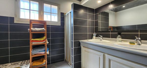 Maison au calme avec piscine et panneaux photovoltaïques