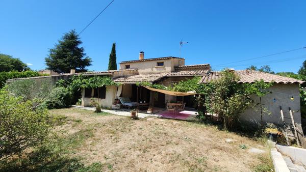 Maison au calme avec piscine et panneaux photovoltaïques