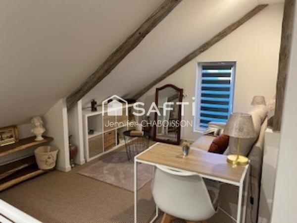 Un cadre de vie pratique et agréable : maison située au coeur des commodités