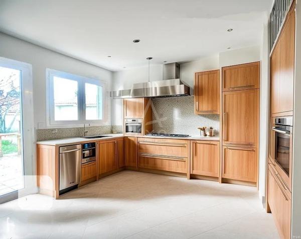 VILLA 5 PIÈCES et 608M2 DE TERRAIN à 5mn en voiture des PLAGES