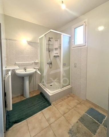 VILLA 5 PIÈCES et 608M2 DE TERRAIN à 5mn en voiture des PLAGES