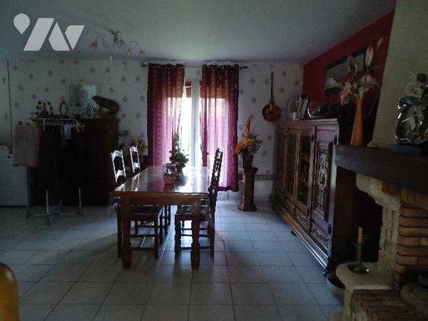 Plain pied individuel en briques, proche du centre ville.