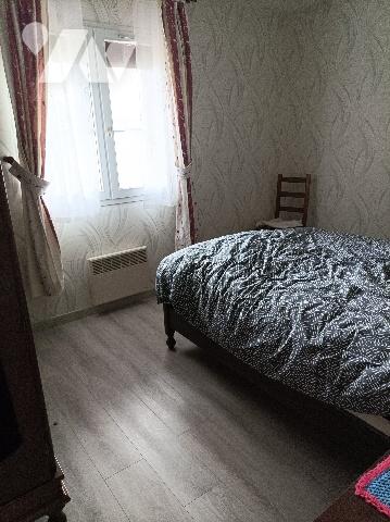 Plain pied individuel en briques, proche du centre ville.