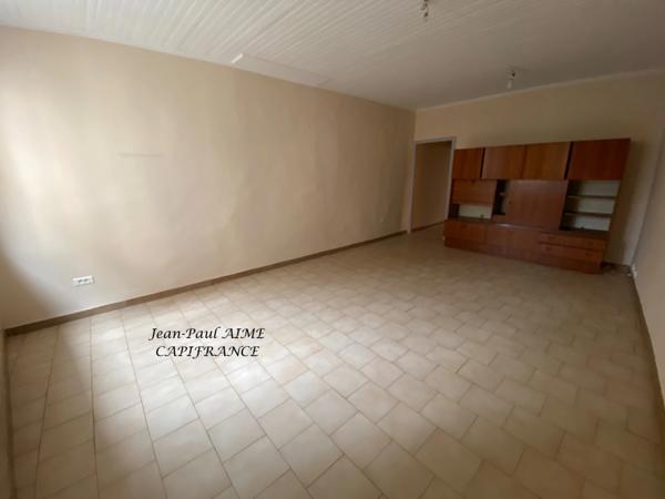 Maison de ville avec local commercial – 116 m² habitables – Pont-Saint-Esprit centre