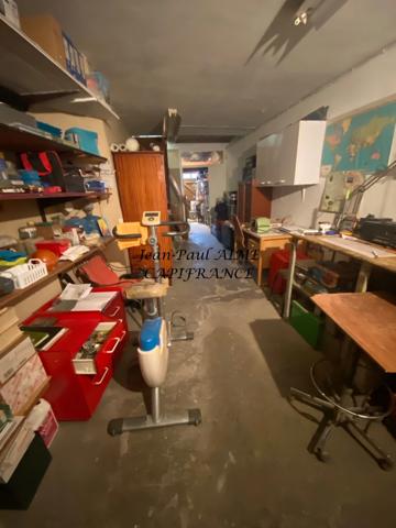 Maison de ville avec local commercial – 116 m² habitables – Pont-Saint-Esprit centre