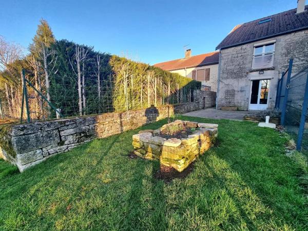 Vente                                                      Maison de village
                        
                     4 pièces                      82 m2                     à Chalvraines