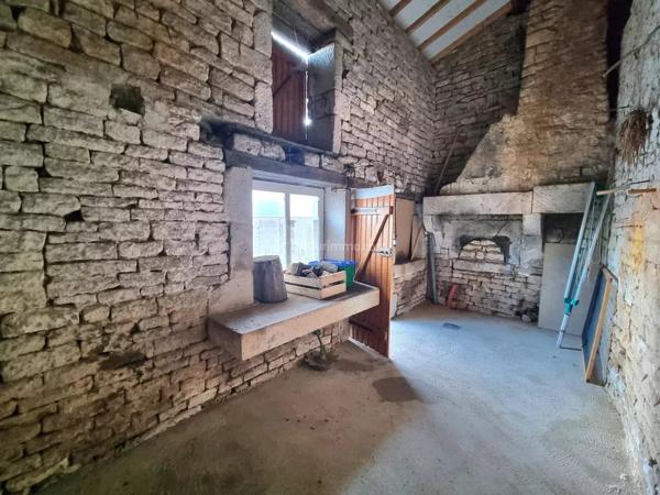 Vente                                                      Maison de village
                        
                     4 pièces                      82 m2                     à Chalvraines