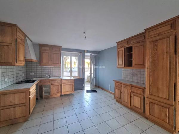 Vente                                                      Maison de village
                        
                     4 pièces                      82 m2                     à Chalvraines