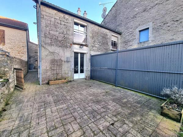 Vente                                                      Maison de village
                        
                     4 pièces                      82 m2                     à Chalvraines