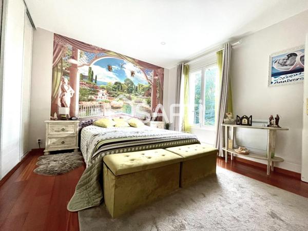 Maison 8 pièces de 192 m² environ, 5 chambres, espace bureau indépendant