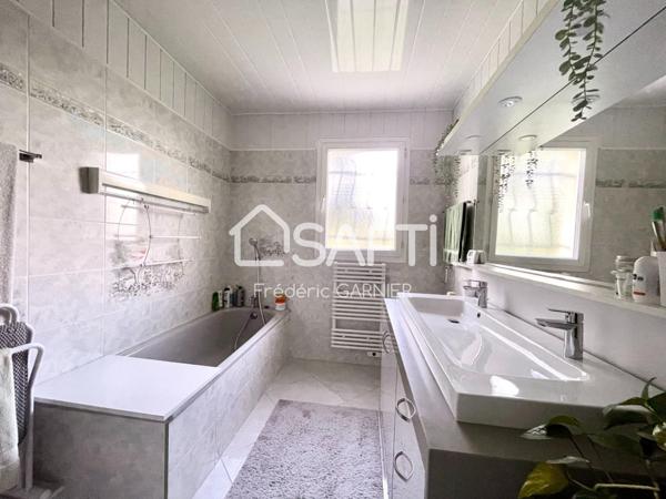 Maison 8 pièces de 192 m² environ, 5 chambres, espace bureau indépendant