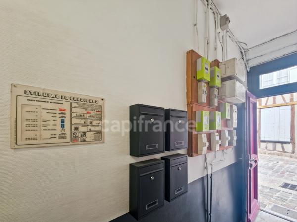 PROVINS centre ville, CŒUR HISTORIQUE : Un immeuble de rapport (5 lots) en zone classée UNESCO. Rénovation complète, disponibilité immédiate