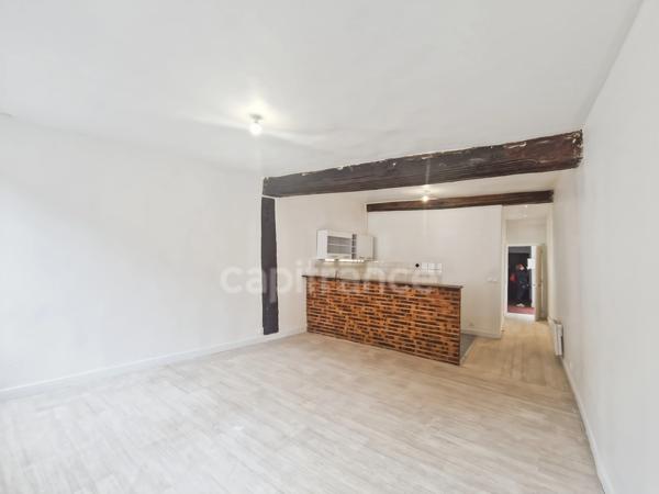 PROVINS centre ville, CŒUR HISTORIQUE : Un immeuble de rapport (5 lots) en zone classée UNESCO. Rénovation complète, disponibilité immédiate