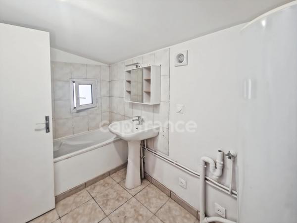 PROVINS centre ville, CŒUR HISTORIQUE : Un immeuble de rapport (5 lots) en zone classée UNESCO. Rénovation complète, disponibilité immédiate