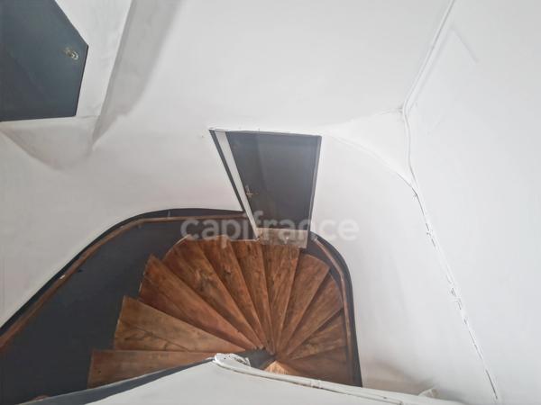 PROVINS centre ville, CŒUR HISTORIQUE : Un immeuble de rapport (5 lots) en zone classée UNESCO. Rénovation complète, disponibilité immédiate