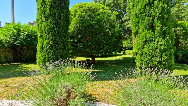 A vendre Avignon intra-muros, bel appartement T3 avec vue sur les remparts