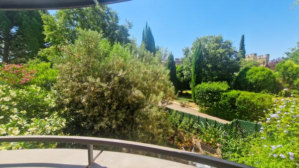A vendre Avignon intra-muros, bel appartement T3 avec vue sur les remparts