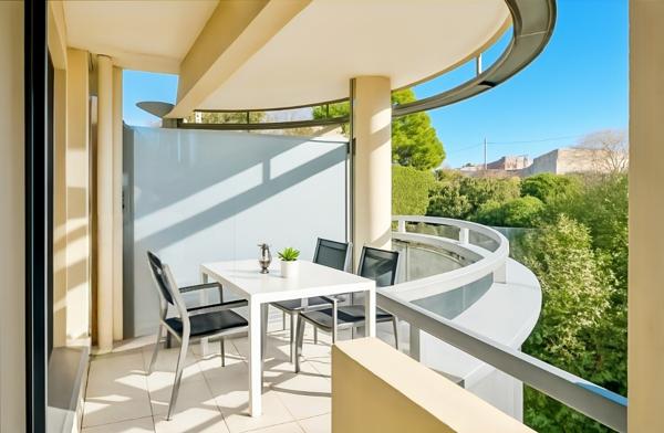 A vendre Avignon intra-muros, bel appartement T3 avec vue sur les remparts