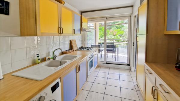 A vendre Avignon intra-muros, bel appartement T3 avec vue sur les remparts